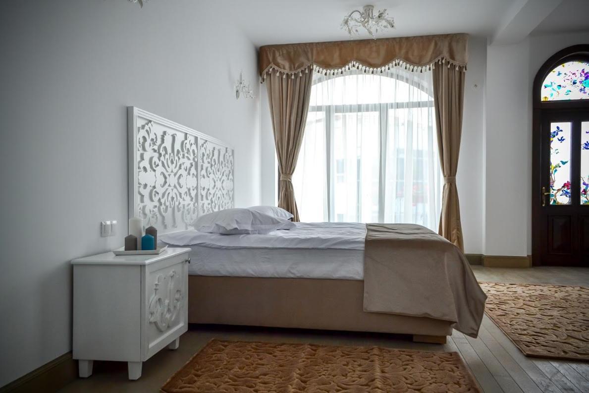 Hotel Coquette Maneciu Bagian luar foto